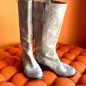 Lucky Brand gray distressed pull on boot size 8.5